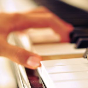 男人吃奶摸下面
