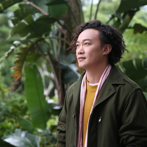 男人吃奶摸下面
