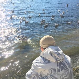 男人吃奶摸下面
