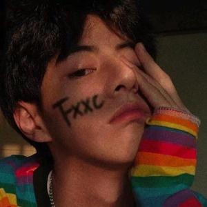 男人吃奶摸下面
