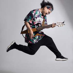 男人吃奶摸下面
