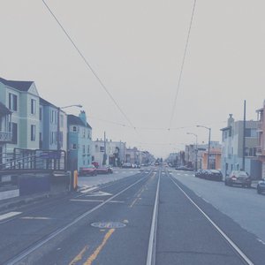 男人吃奶摸下面
